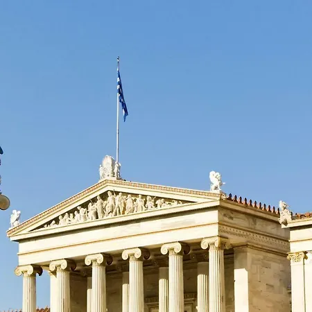 Athens' heart Syntagma metro apartment-3